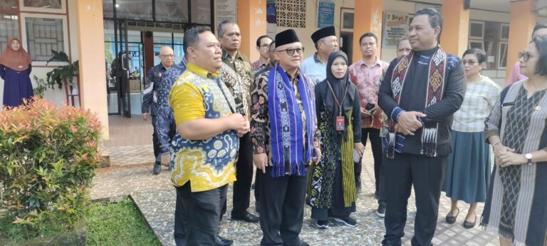 Kunjungan Bapak Menteri Pendidikan RI dan Bapak Wakil Gubernur Maluku di SMK Negeri 2 Ambon
